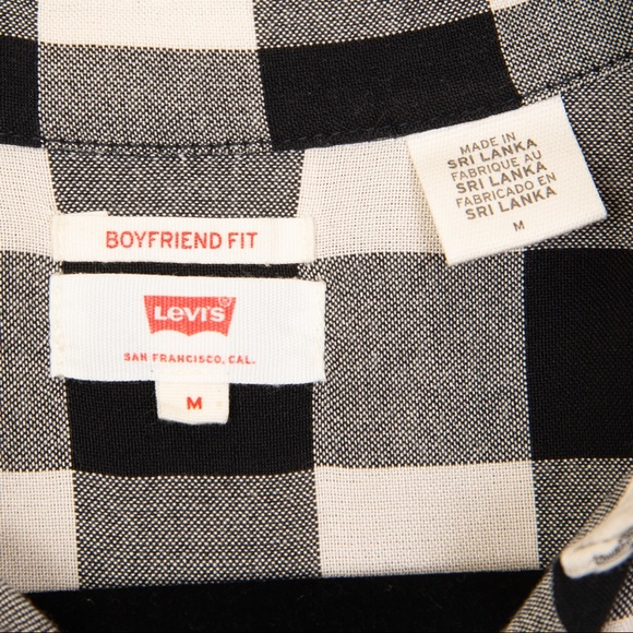 NWOT Levi’s Boyfriend Fit Long Sleeved Button Down Shirt - Picture 4 of 8
